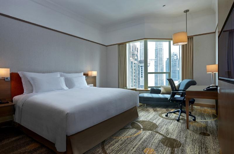Номер Deluxe, Pullman Kuala Lumpur City Centre Hotel & Residences