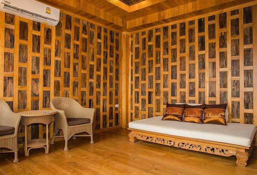 سوئیت با چشم‌انداز, Santhiya Tree Koh Chang Resort