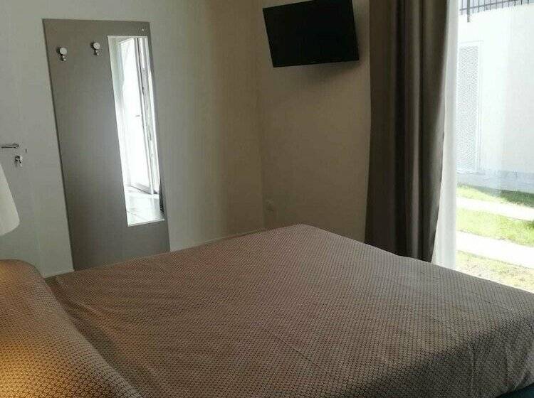 四人标准间, Garda Guest House
