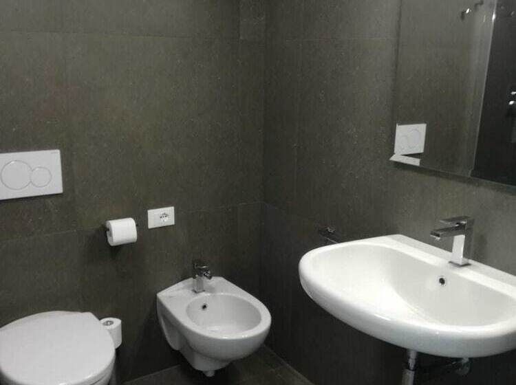 家庭间, Garda Guest House