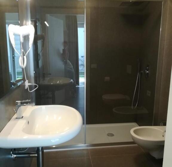 标准间, Garda Guest House