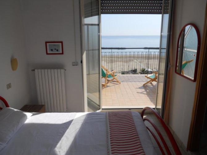 اتاق سه نفره دلوکس با چشم‌انداز دریا, B&b Attico Mare
