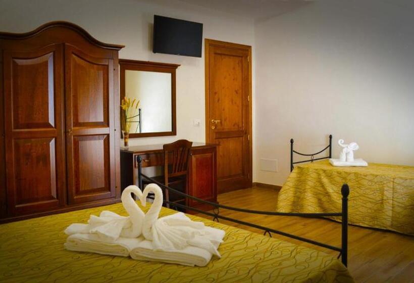 اتاق استاندارد سه تخته با چشم‌انداز, B&b Castiglione