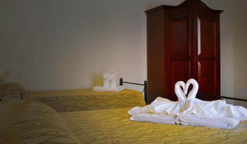 اتاق استاندارد سه تخته با بالکن, B&b Castiglione
