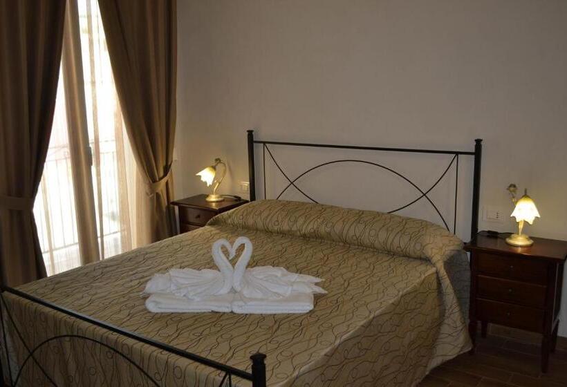 اتاق استاندارد سه تخته با بالکن, B&b Castiglione