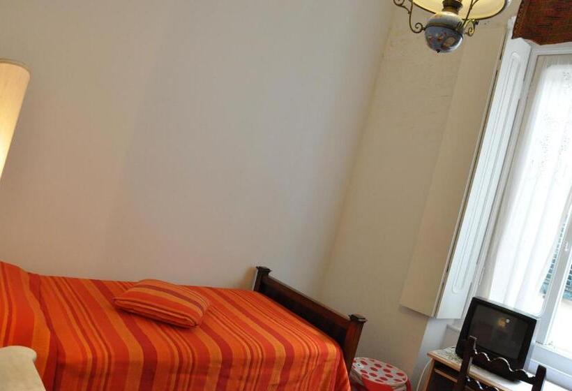 اتاق استاندارد یک تخته با سرویس بهداشتی مشترک, Il Ciottolo