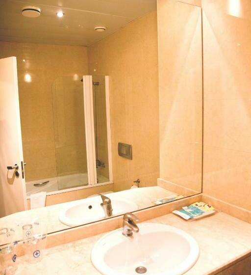 Habitación Triple Estándar, Mediterraneo