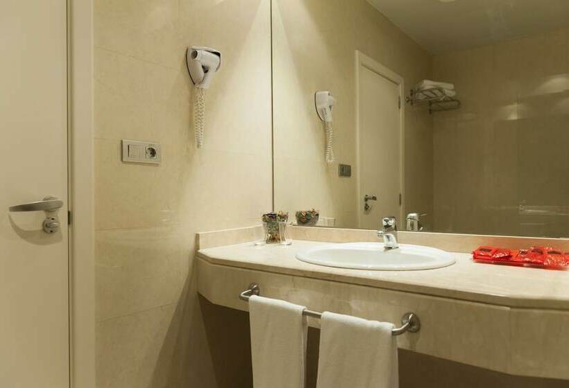 Habitación Cuádruple Estándar, Mediterraneo