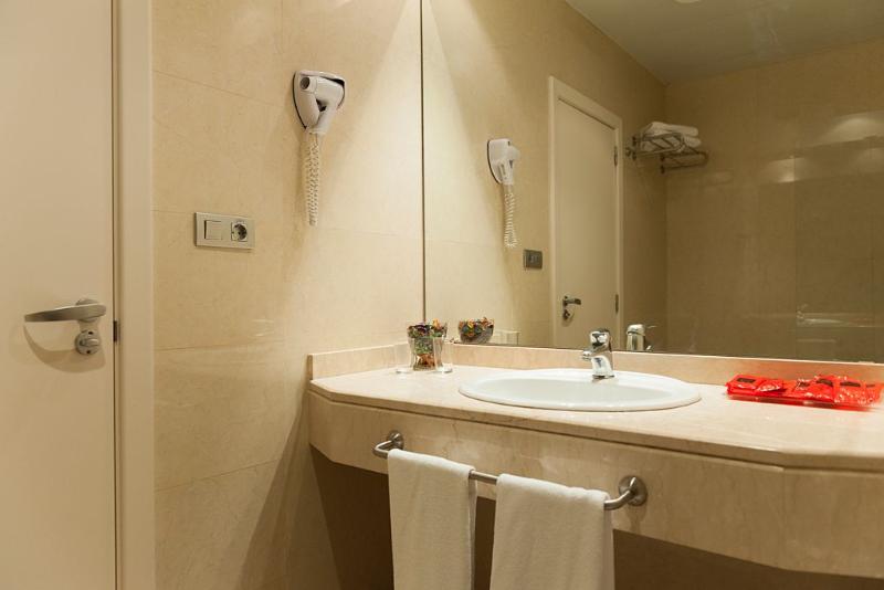 Habitación Triple Estándar, Mediterraneo