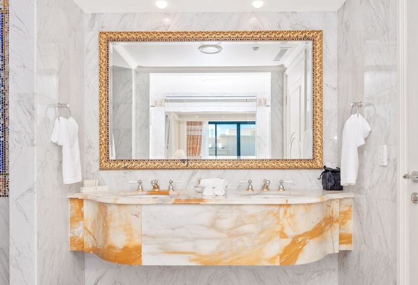 סוויטה, Imperial Hotel Gold Coast
