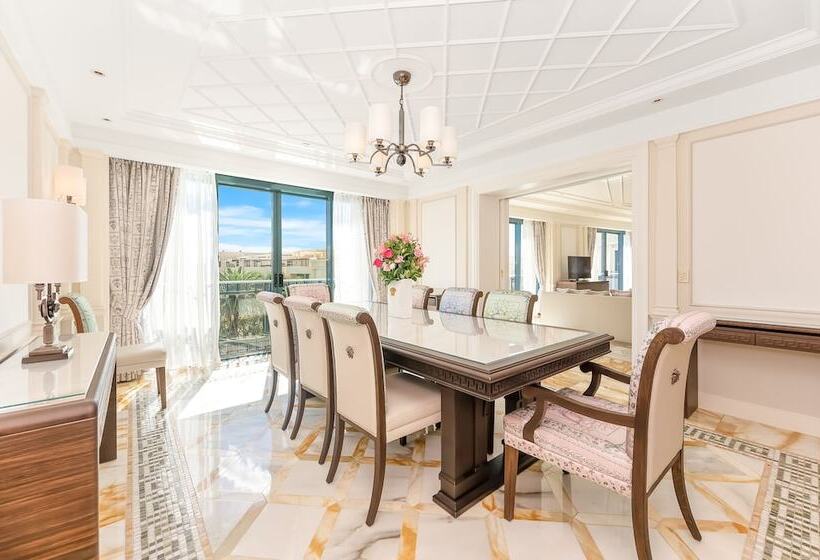 Люкс, Imperial Hotel Gold Coast