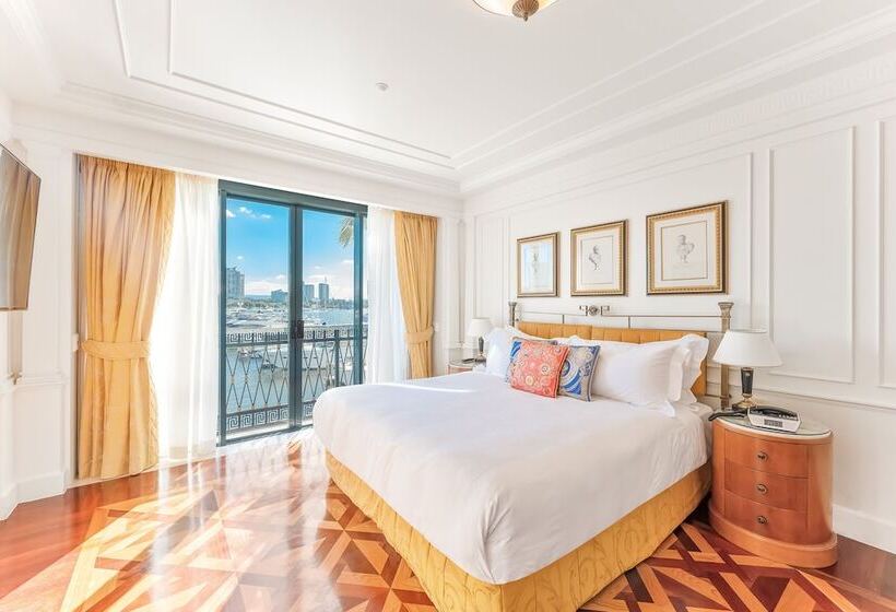 Люкс, Imperial Hotel Gold Coast
