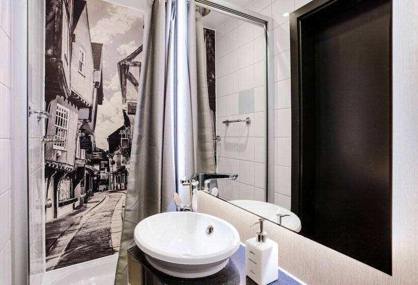 Номер Стандарт, Radisson Hotel York