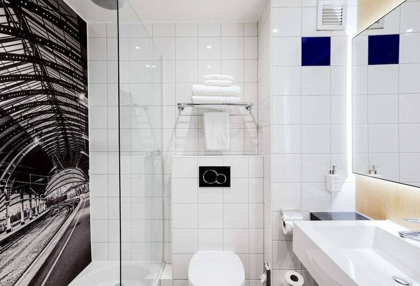 Семейный Номер, Radisson Hotel York