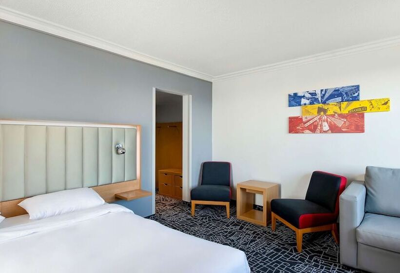 Семейный Номер, Radisson Hotel York