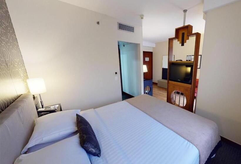 سوییت, Estanplaza Funchal Faria Lima