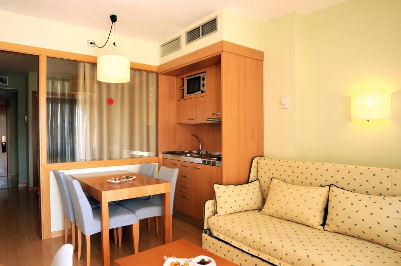 家庭间, Evenia Olympic Suites