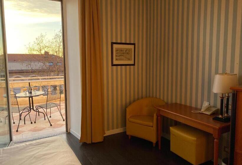 バルコニー付きスーペリアルーム, Greif Hotel Maria Theresia