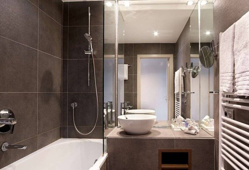 جناح, Radisson Blu Balmoral