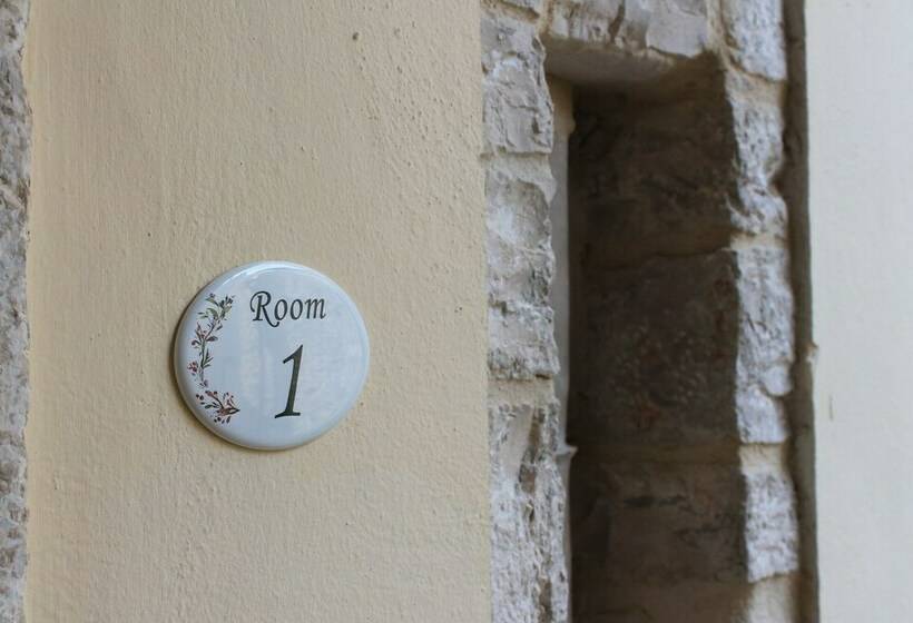 اتاق استاندارد سه نفره, A Casa Mia