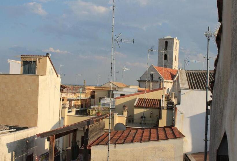 اتاق استاندارد سه نفره, A Casa Mia