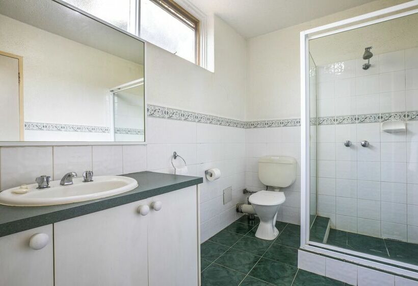Quarto Familiar, The Mulgrave Motel