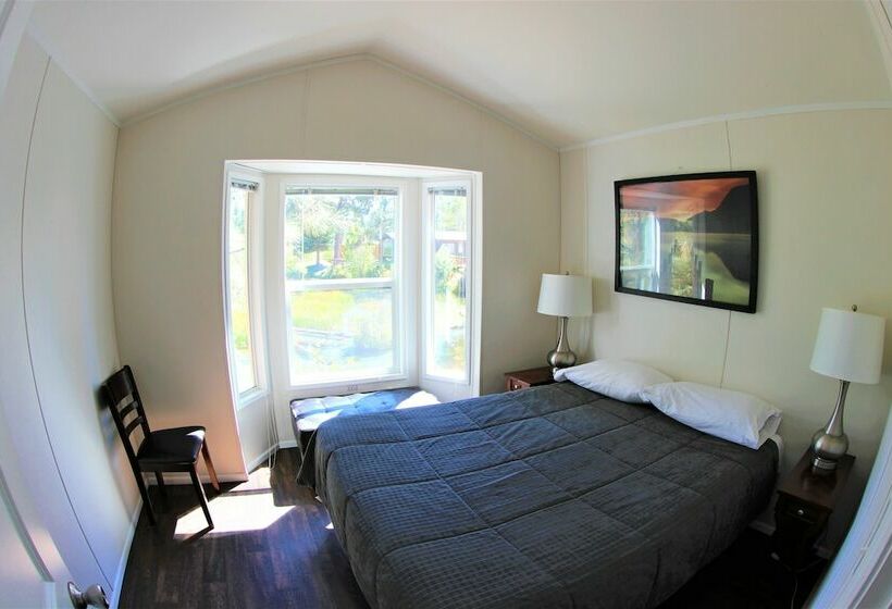 Cabana Deluxe, Crater Lake Resort