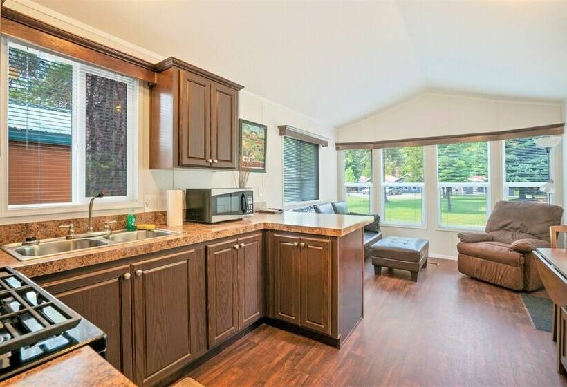 Хижина Deluxe, Crater Lake Resort