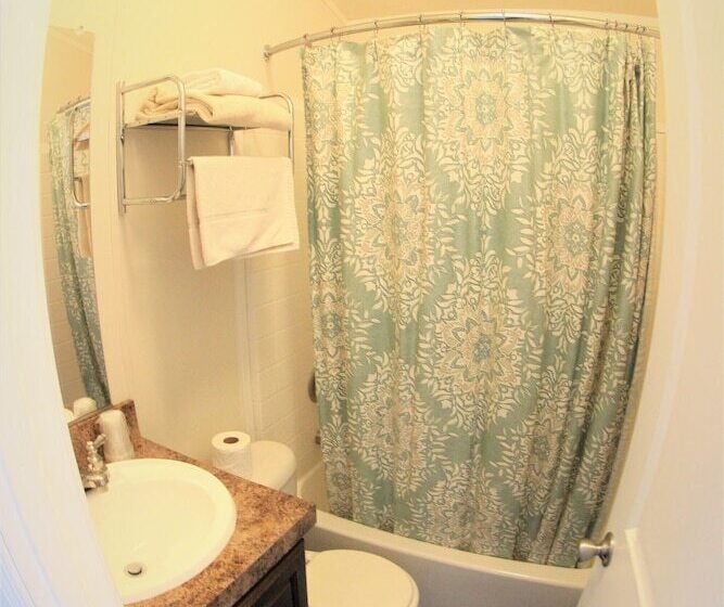 Cabana Deluxe, Crater Lake Resort