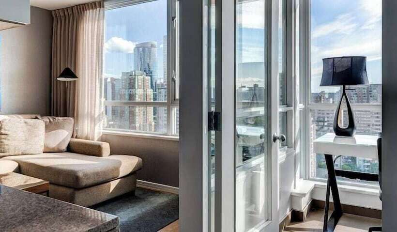 エクゼクティブスイート, Carmana Hotel & Suites