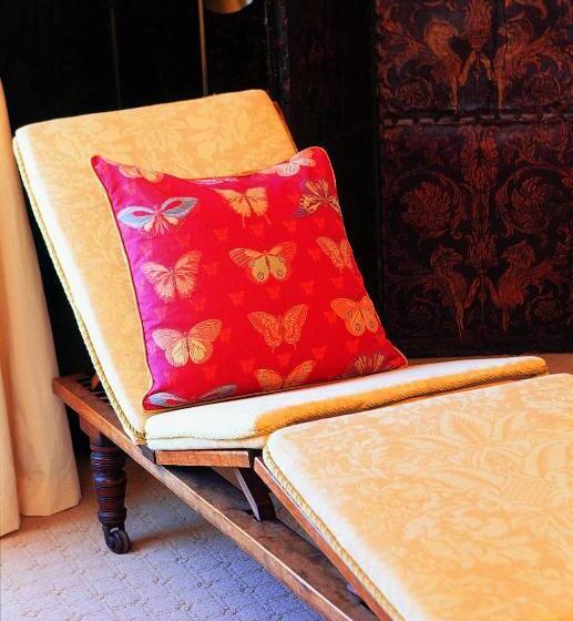 Deluxe Suite King Bed, Colona Castle