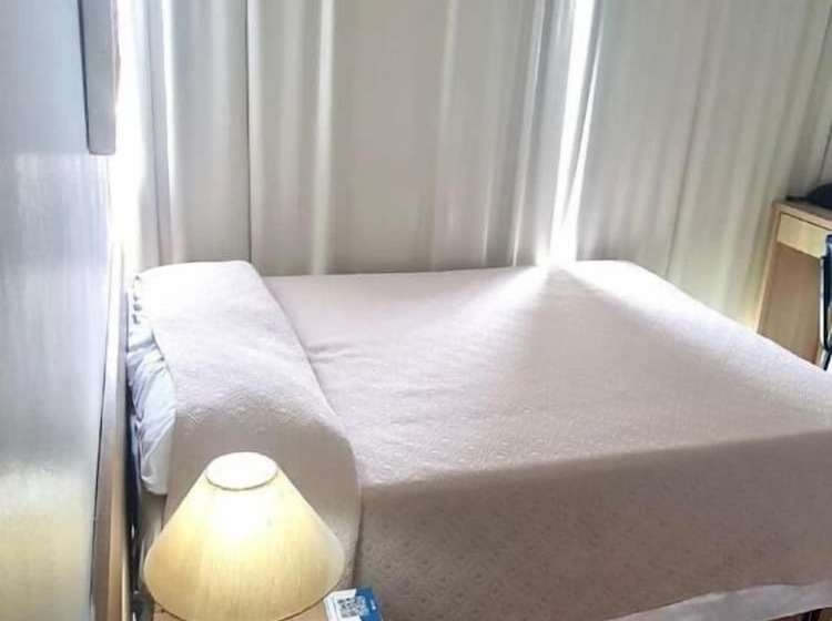 Номер Economy, Dan Inn Express Porto Alegre   Próximo Ao Araújo Vianna E Ao Complexo Hospitalar Santa Casa