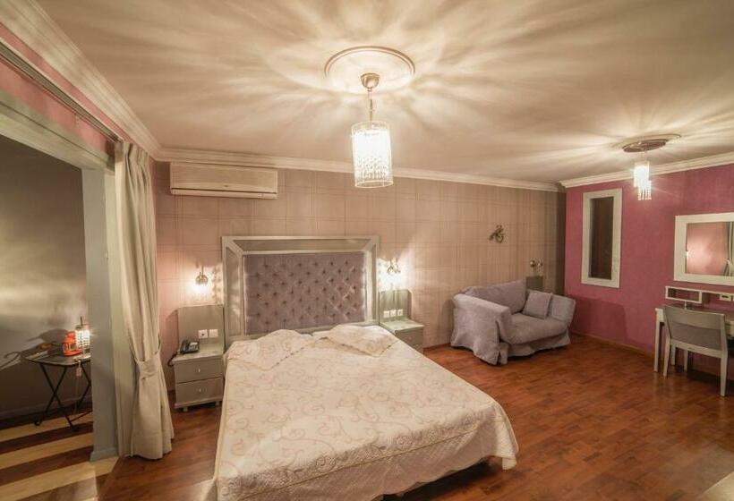 Suite, Delphi Art
