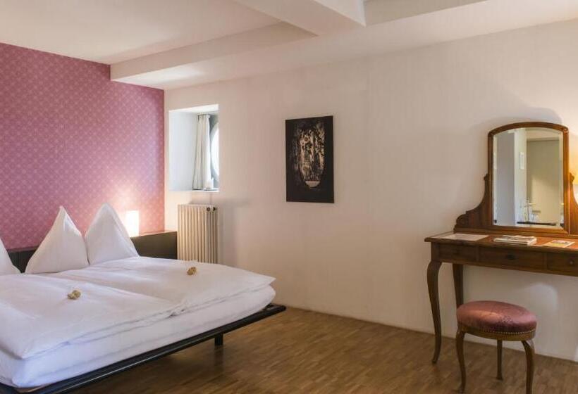 Номер Superior, Schloss Münchenwiler