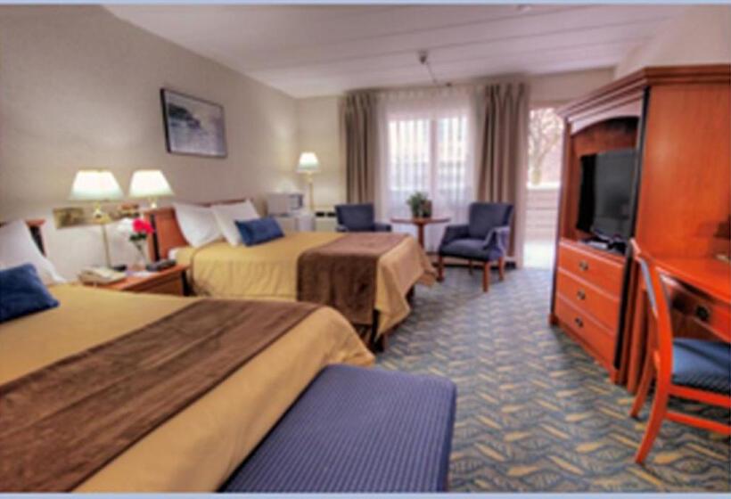 ２ダブルベッドのスタンダードルーム, Travelodge By Wyndham Niagara Falls At The Falls