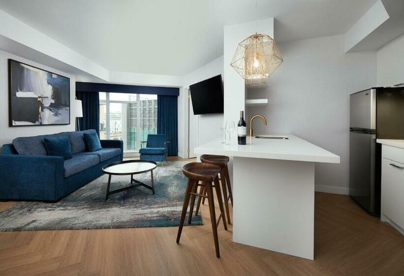 سوییت لوکس, Pantages Hotel Toronto Centre