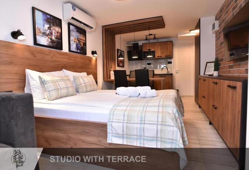 Standard Studio, Old City House