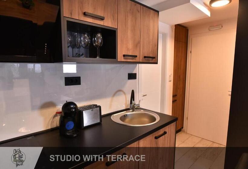 Standard Studio, Old City House