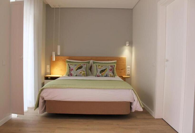 استودیو استاندارد با چشم‌انداز باغ, Cardeal Suites & Apartments