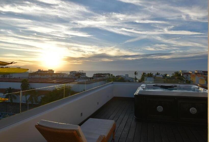 Medencére Néző 1 Szobás Apartman, Condominio Panamá