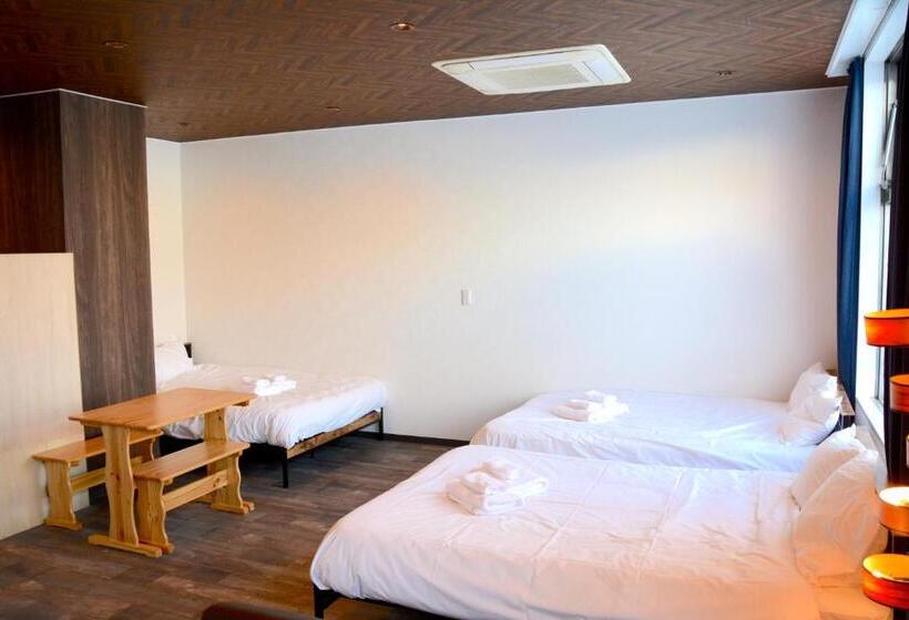 اتاق خانوادگی, Economy Hotel Upashi