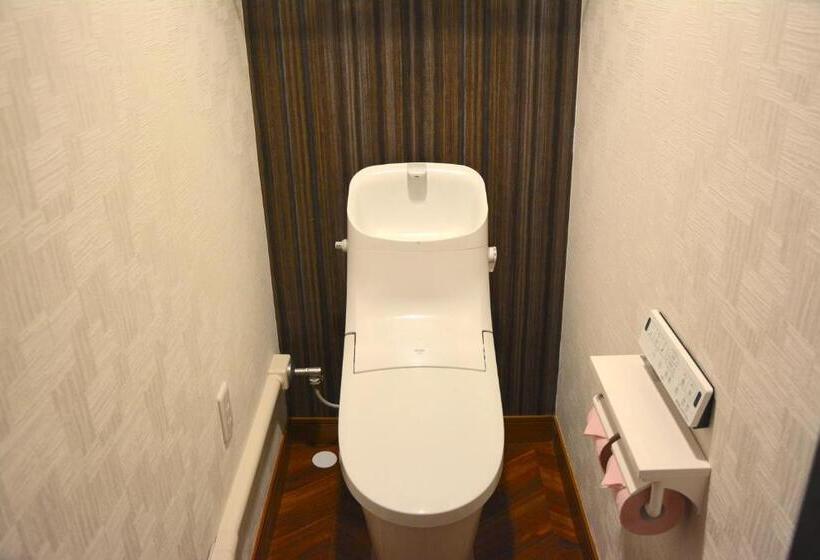 اتاق خانوادگی, Economy Hotel Upashi