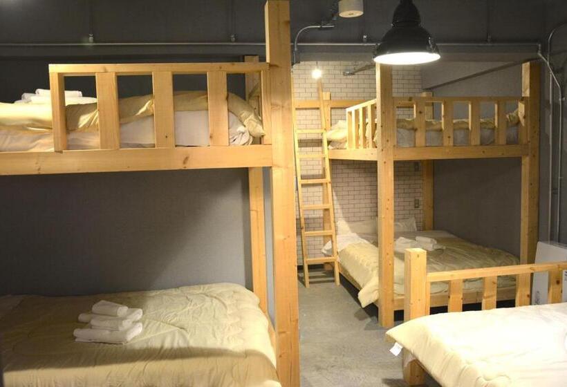 اتاق خانوادگی, Economy Hotel Upashi