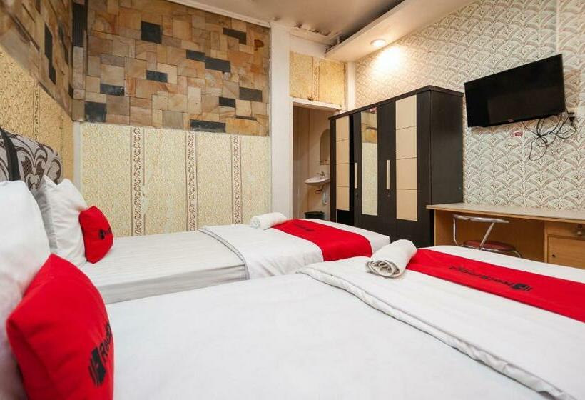 Quarto deluxe, Reddoorz Syariah At Bumi Siliwangi Residence Padang