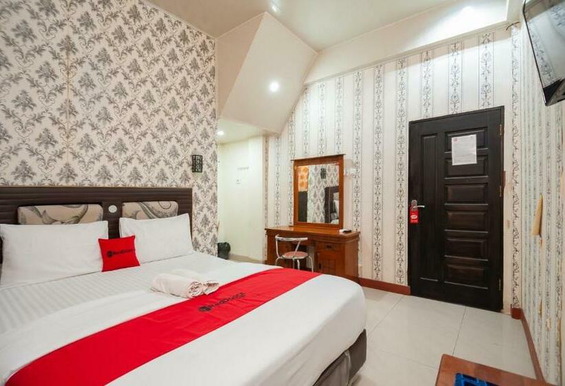 Quarto deluxe, Reddoorz Syariah At Bumi Siliwangi Residence Padang