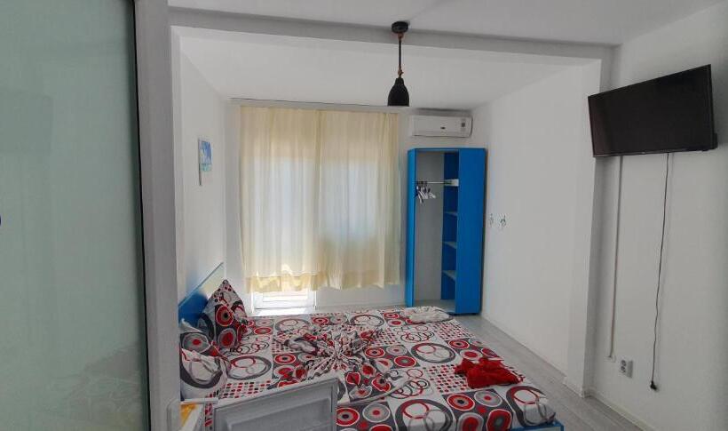اتاق استاندارد با بالکن, Hostel Delfinul Albastru