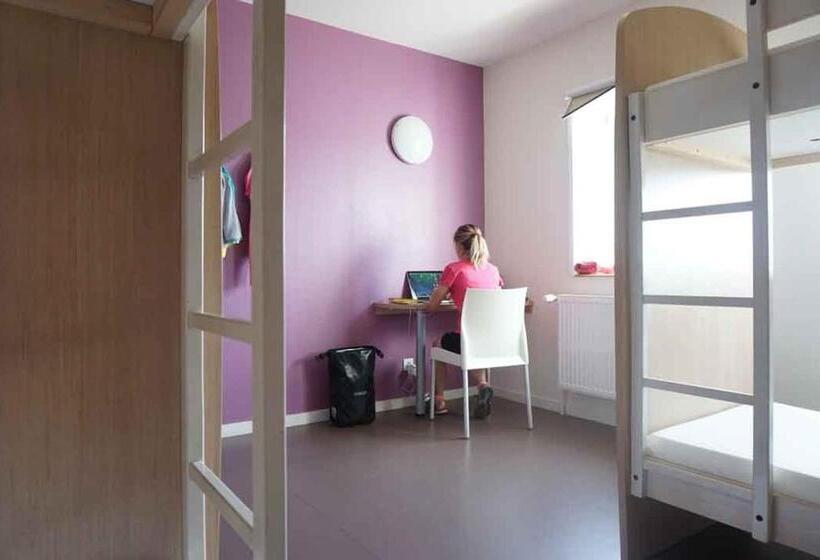Номер Стандарт Трехместный, Auberge De Jeunesse Rochefort   Hostel