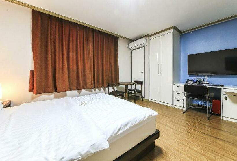 Quarto Deluxe, Crystal Residence