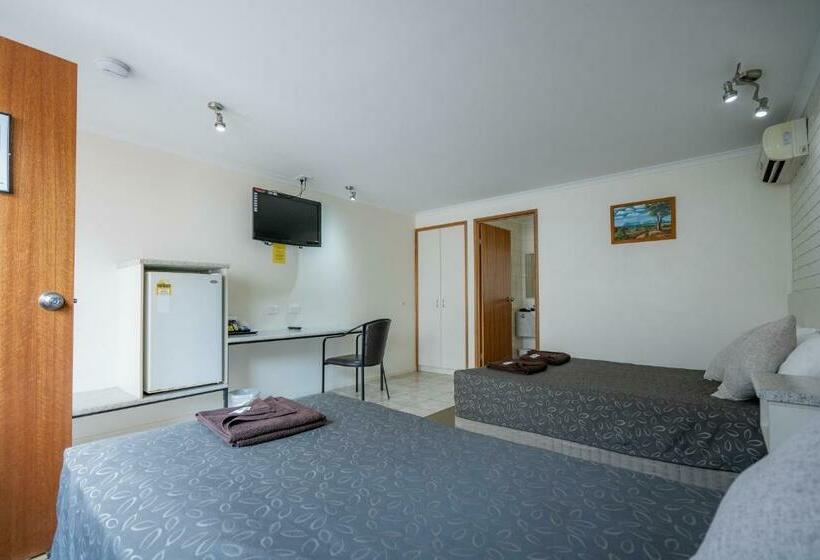 Номер Стандарт Трехместный, Capella Hotel Motel