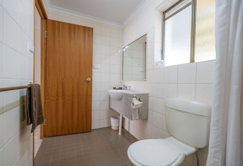 Номер Стандарт Трехместный, Capella Hotel Motel